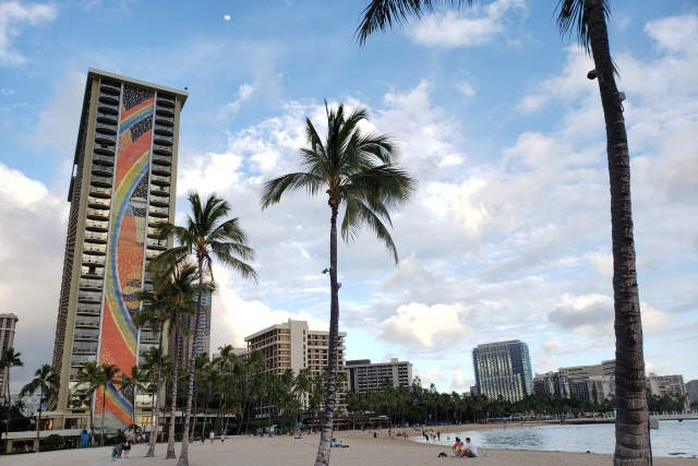 rainbow-tower-waikiki
